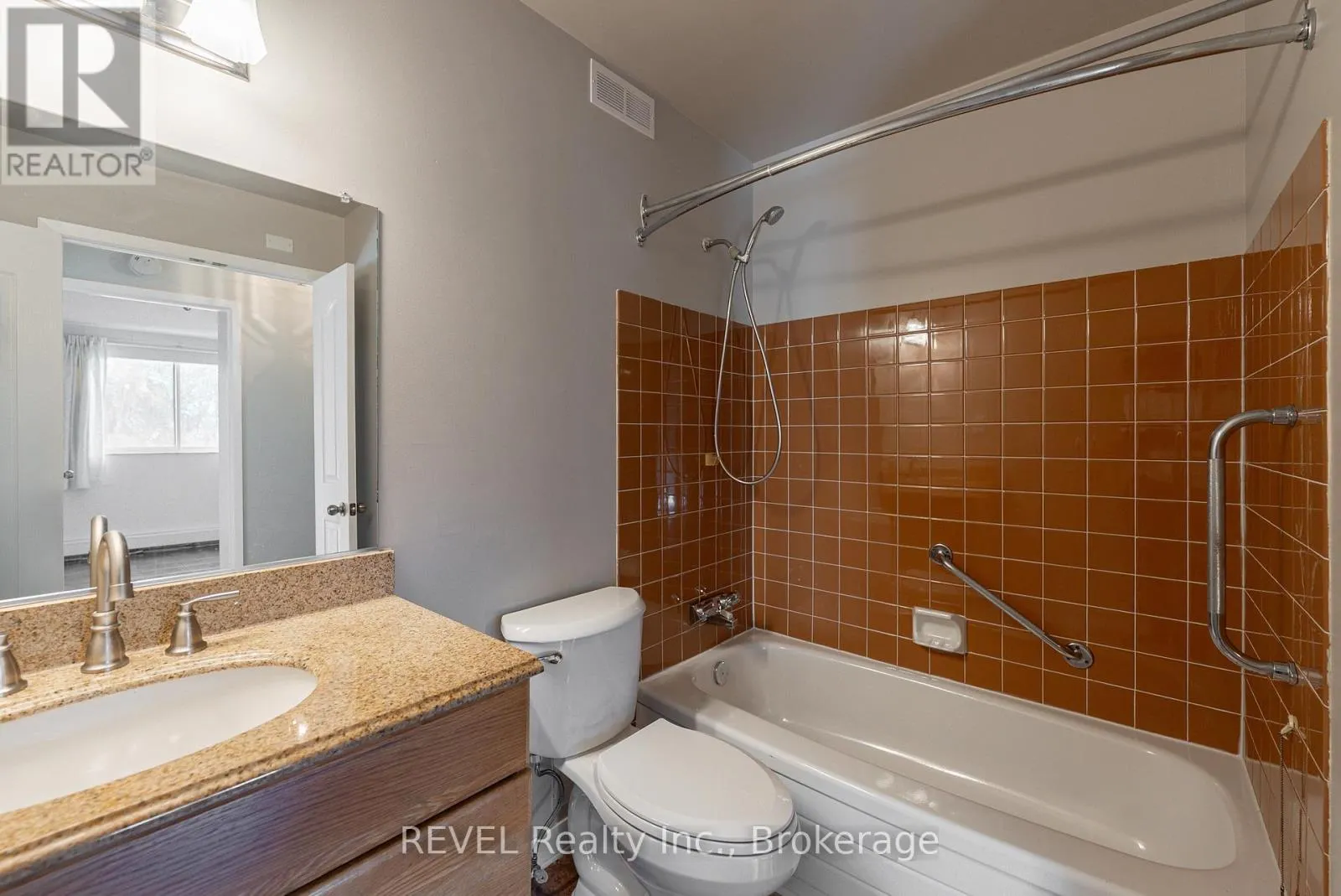 206 - 3955 PORTAGE ROAD, #206