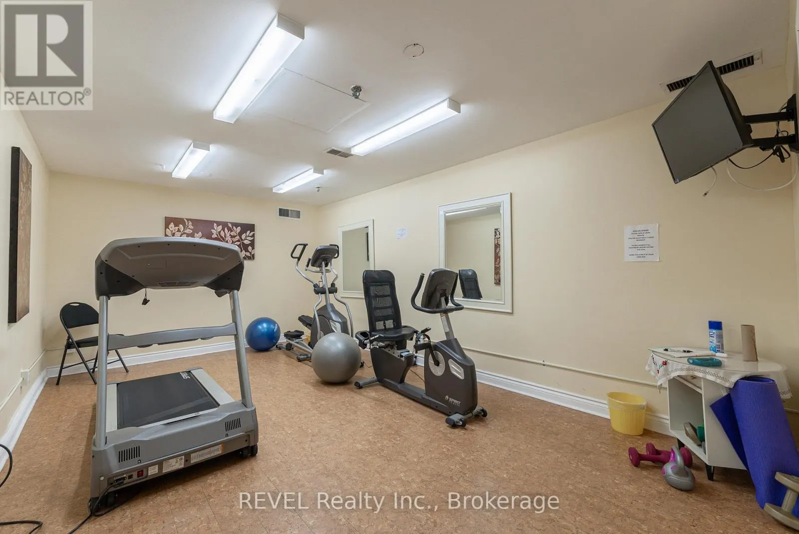 206 - 3955 PORTAGE ROAD, #206