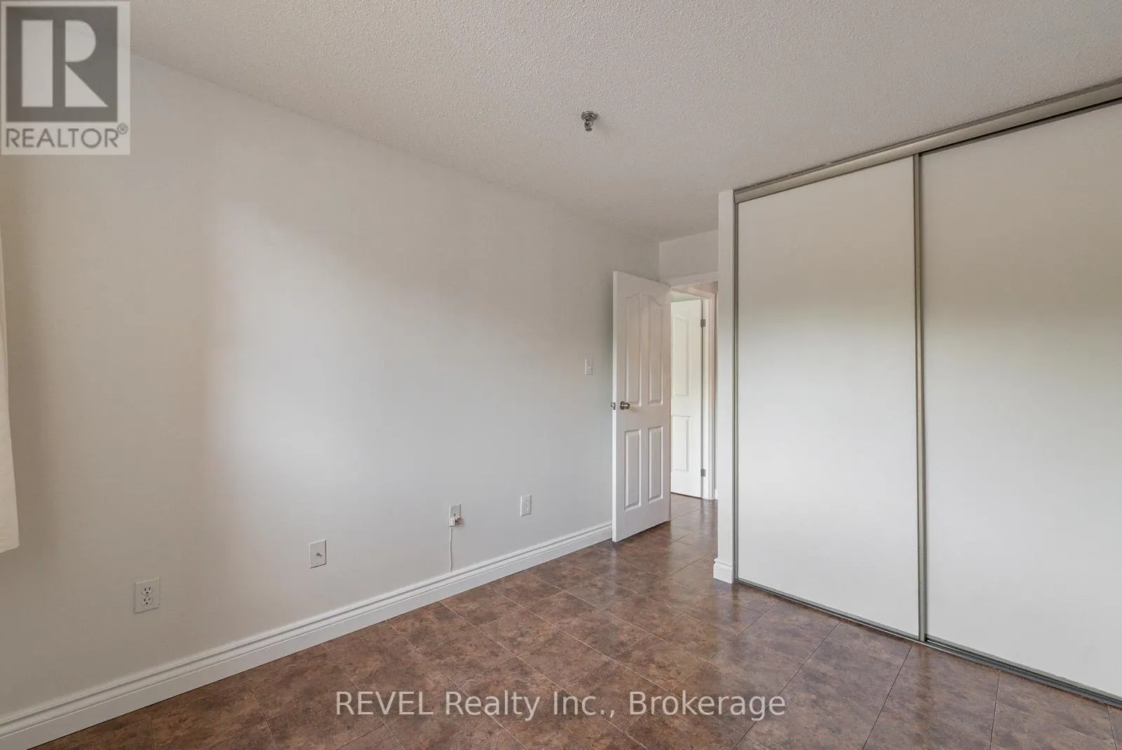 206 - 3955 PORTAGE ROAD, #206