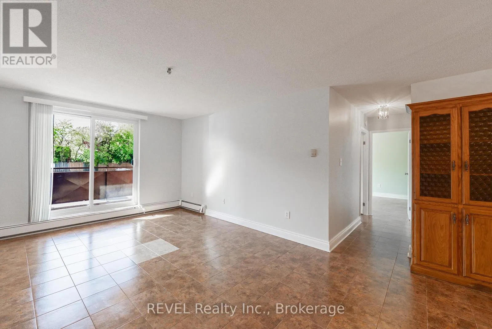 206 - 3955 PORTAGE ROAD, #206