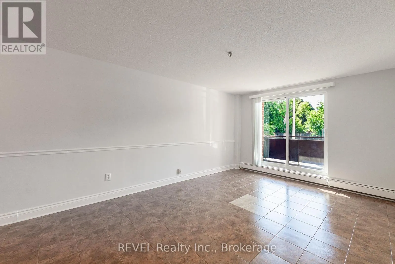 206 - 3955 PORTAGE ROAD, #206