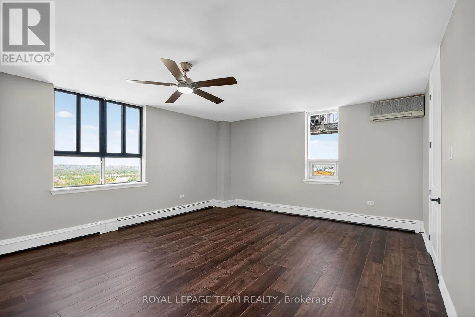 2509/2510 - 515 ST LAURENT BOULEVARD