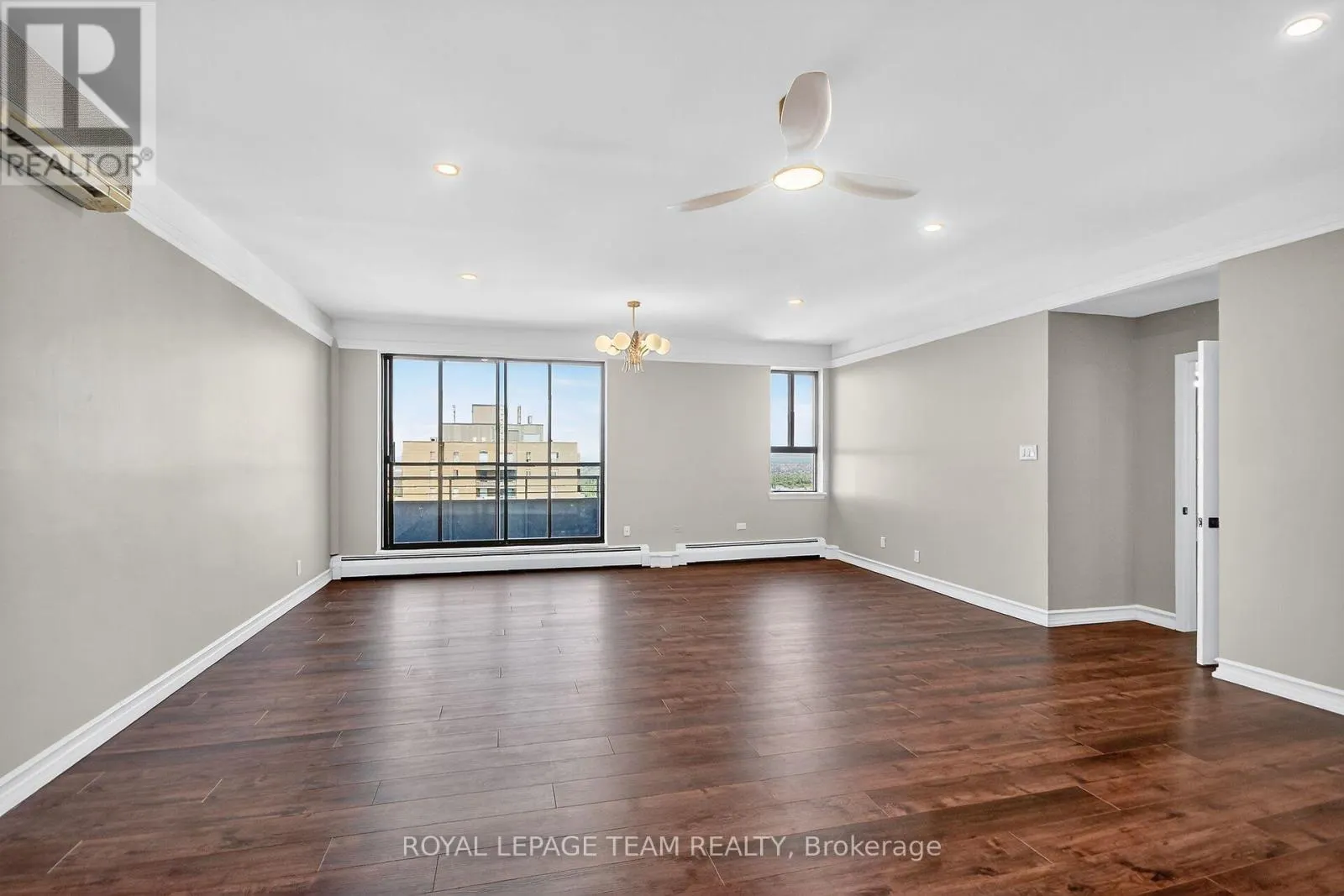 2509/2510 - 515 ST LAURENT BOULEVARD
