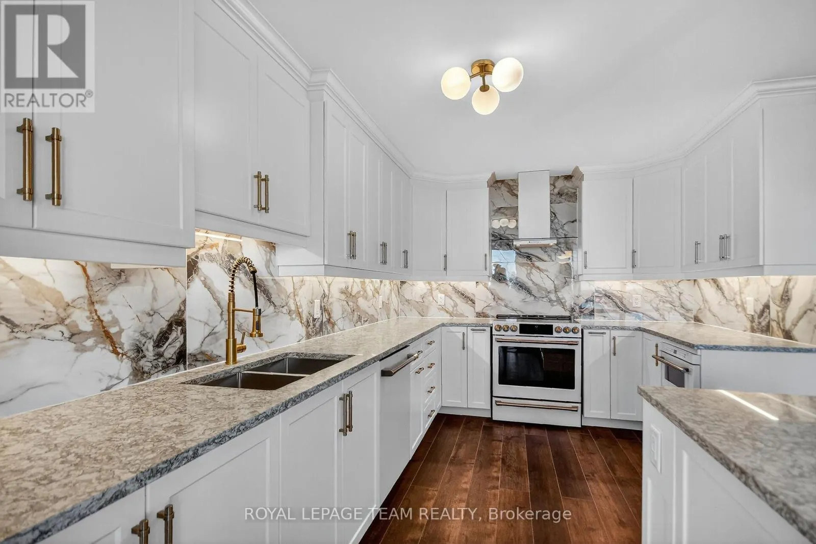 2509/2510 - 515 ST LAURENT BOULEVARD