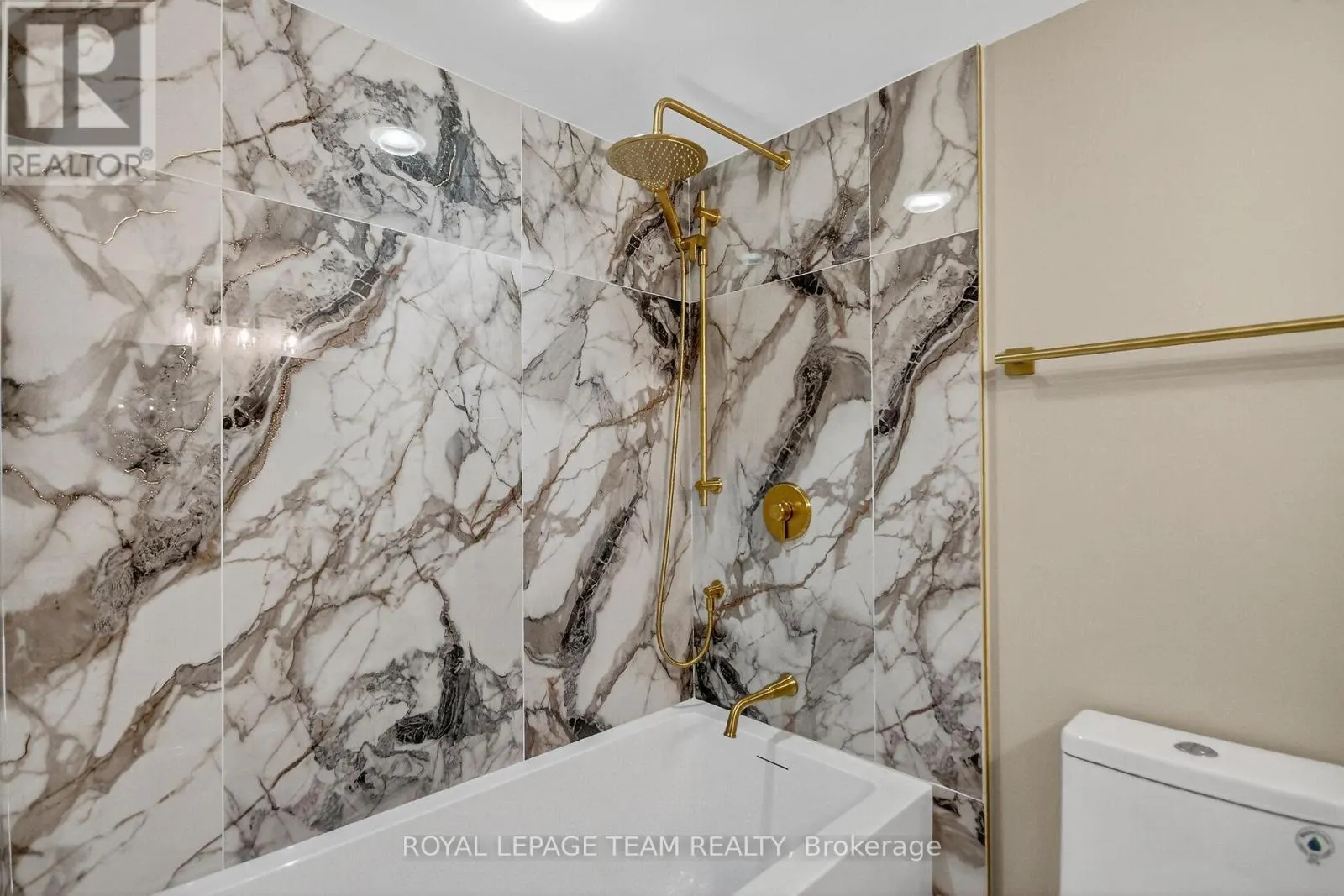 2509/2510 - 515 ST LAURENT BOULEVARD