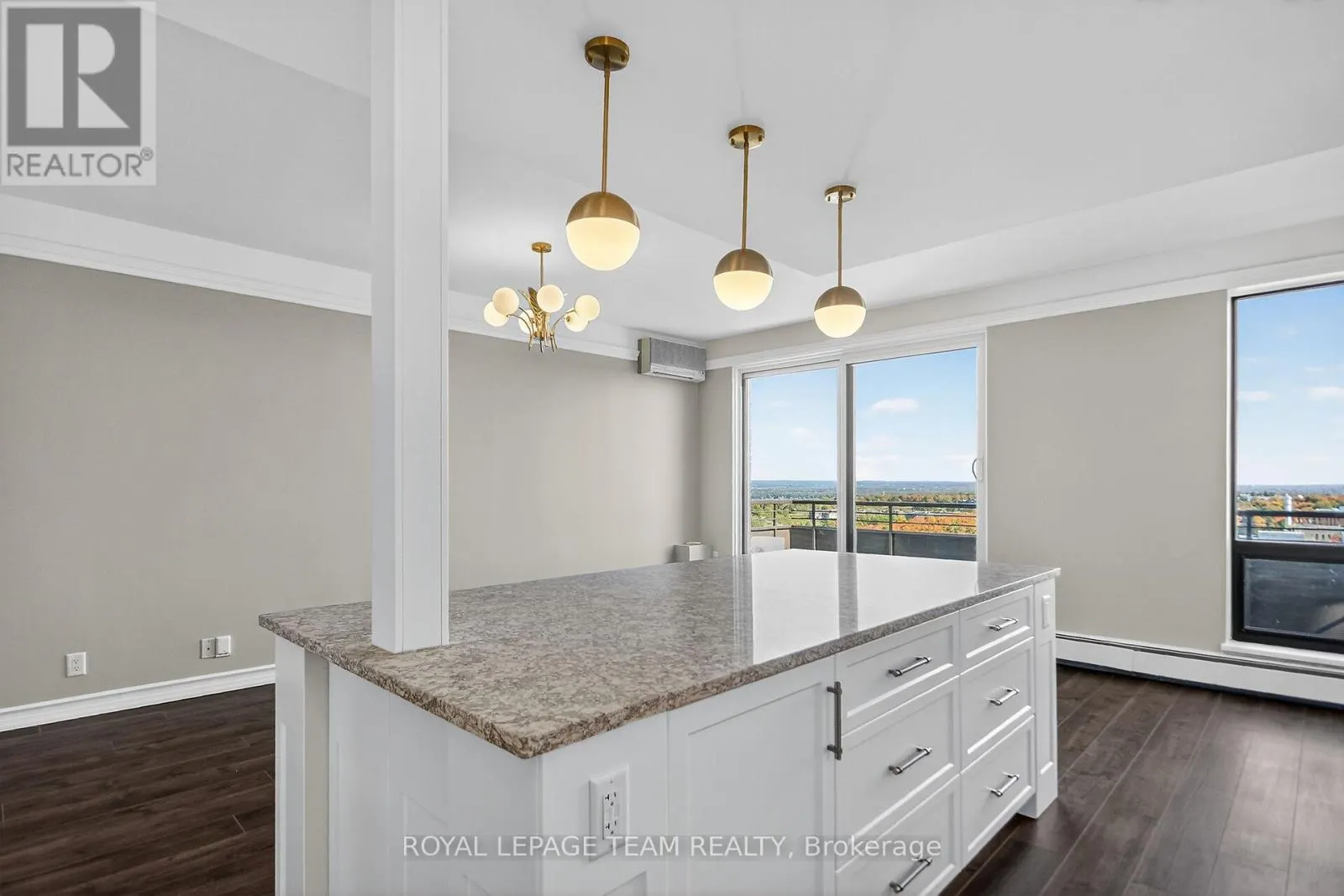 2509/2510 - 515 ST LAURENT BOULEVARD
