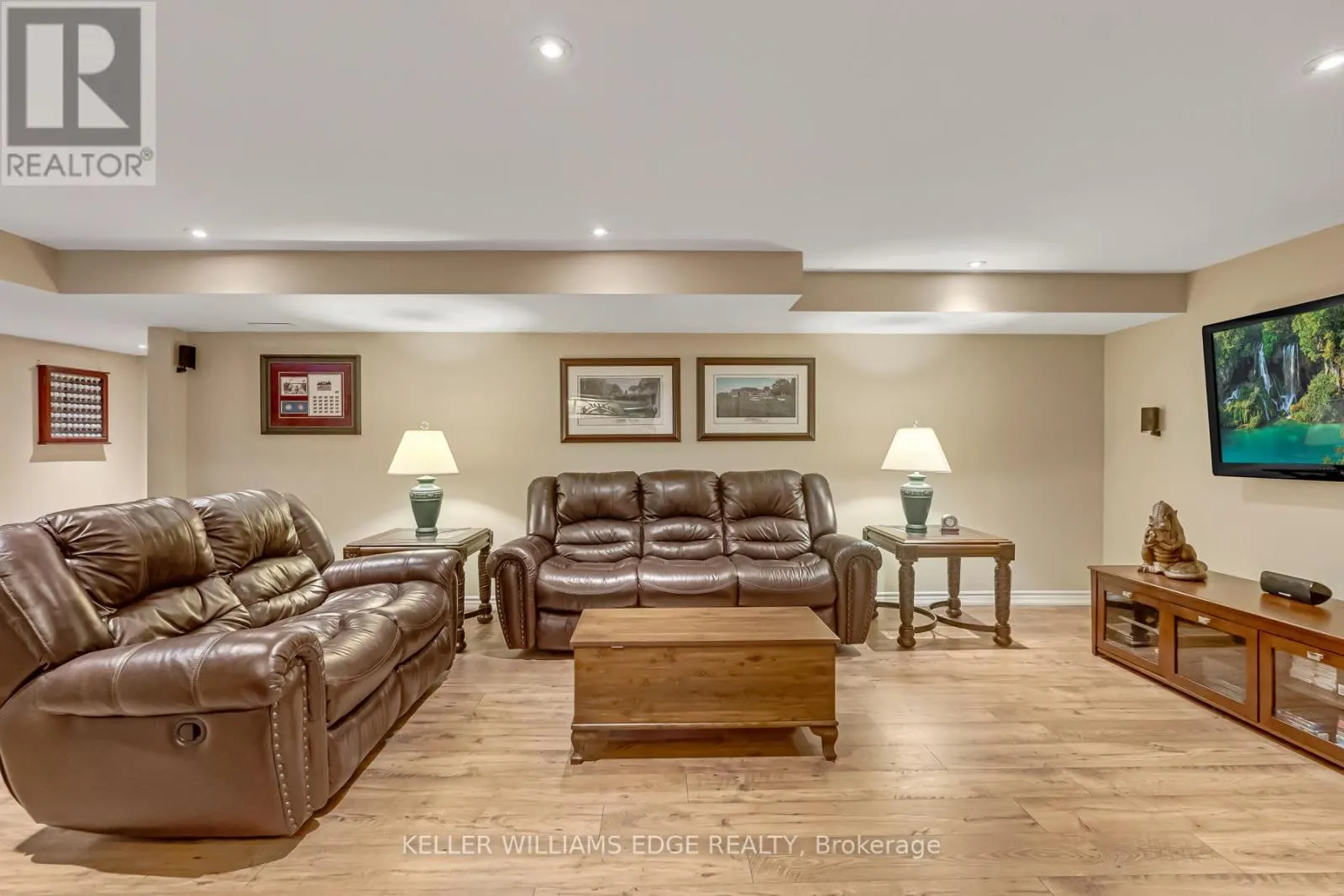 8 LOCHSIDE DRIVE