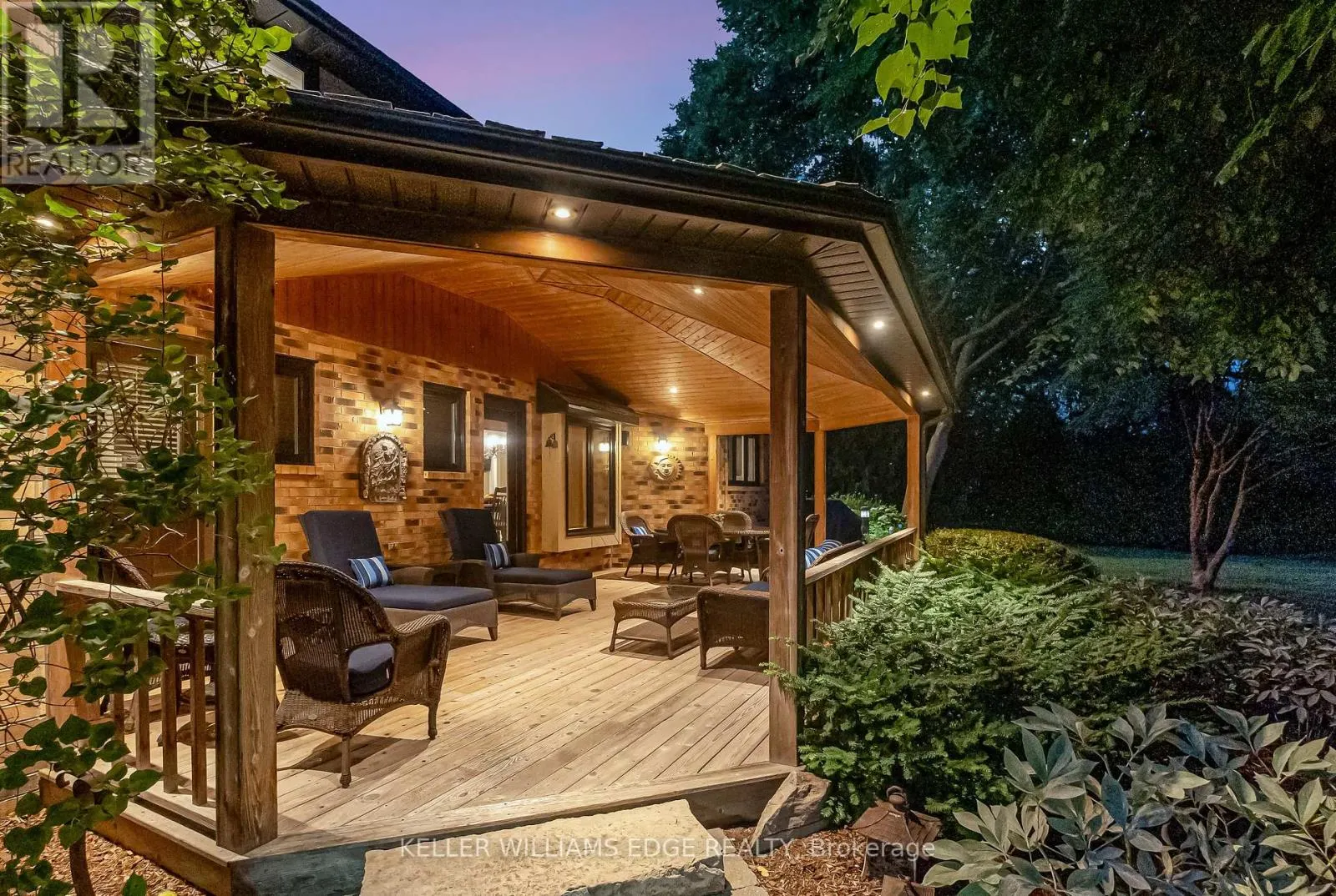 8 LOCHSIDE DRIVE