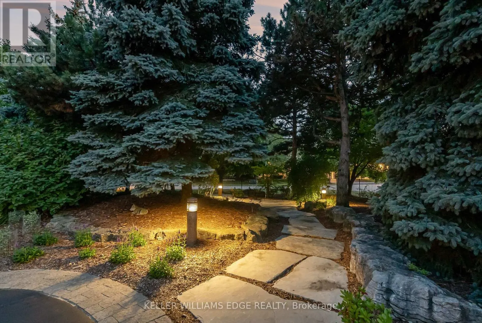 8 LOCHSIDE DRIVE