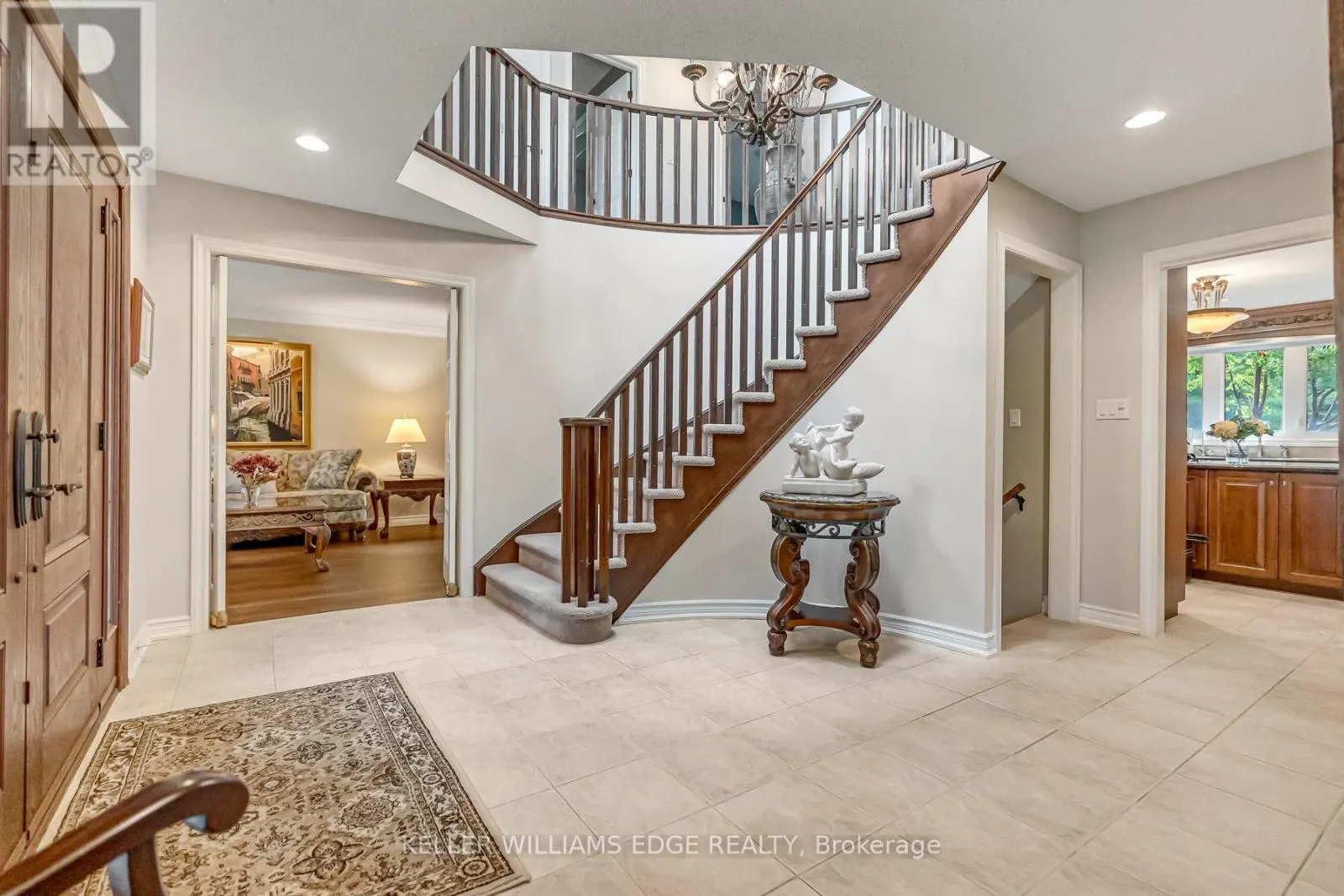 8 LOCHSIDE DRIVE