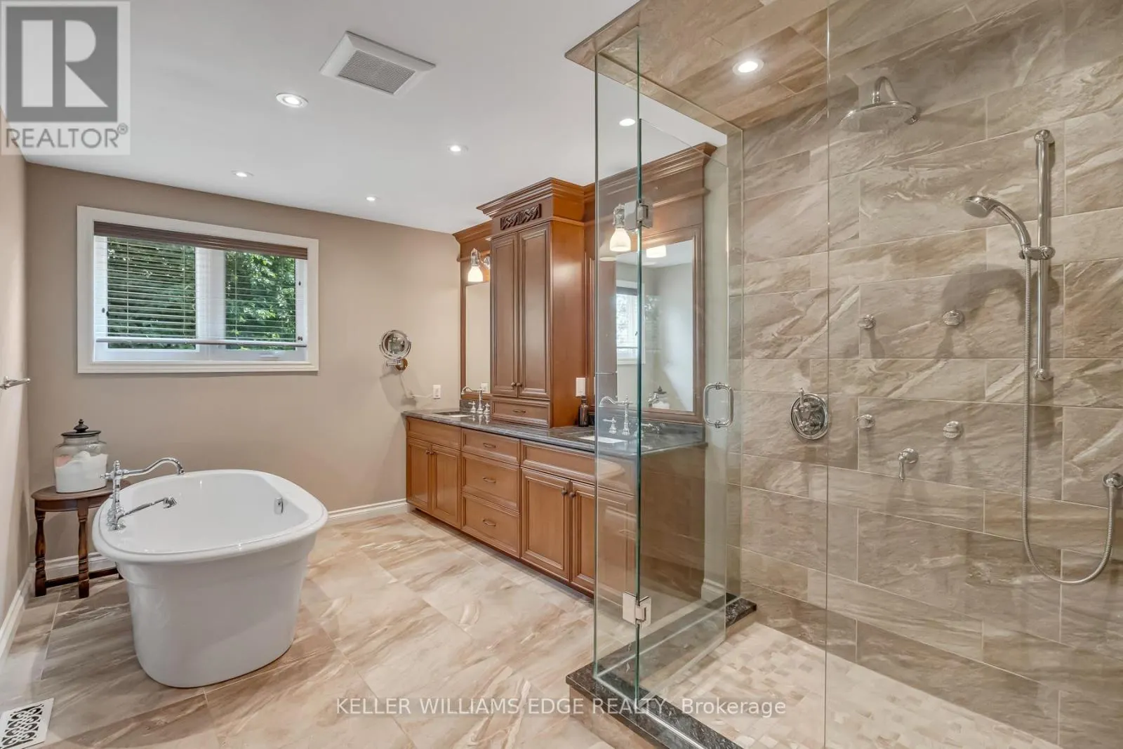 8 LOCHSIDE DRIVE