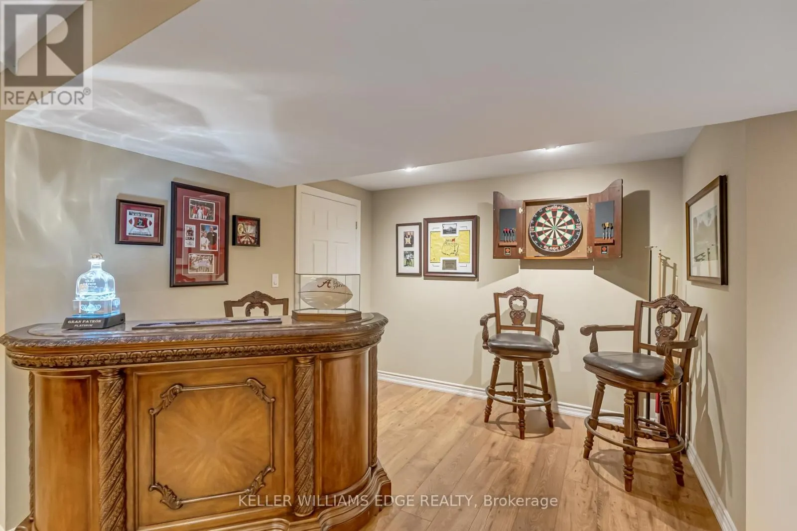8 LOCHSIDE DRIVE