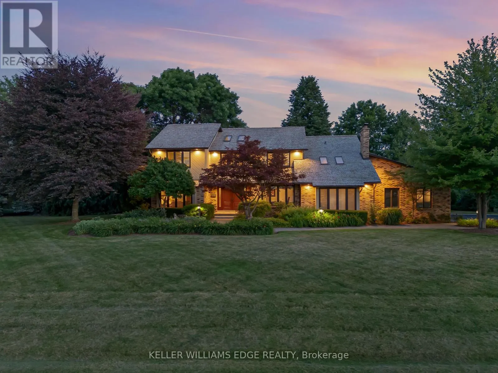 8 LOCHSIDE DRIVE