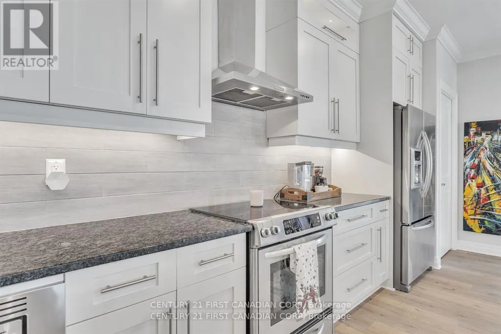 2701/2704 - 330 RIDOUT STREET N, #2701/2704