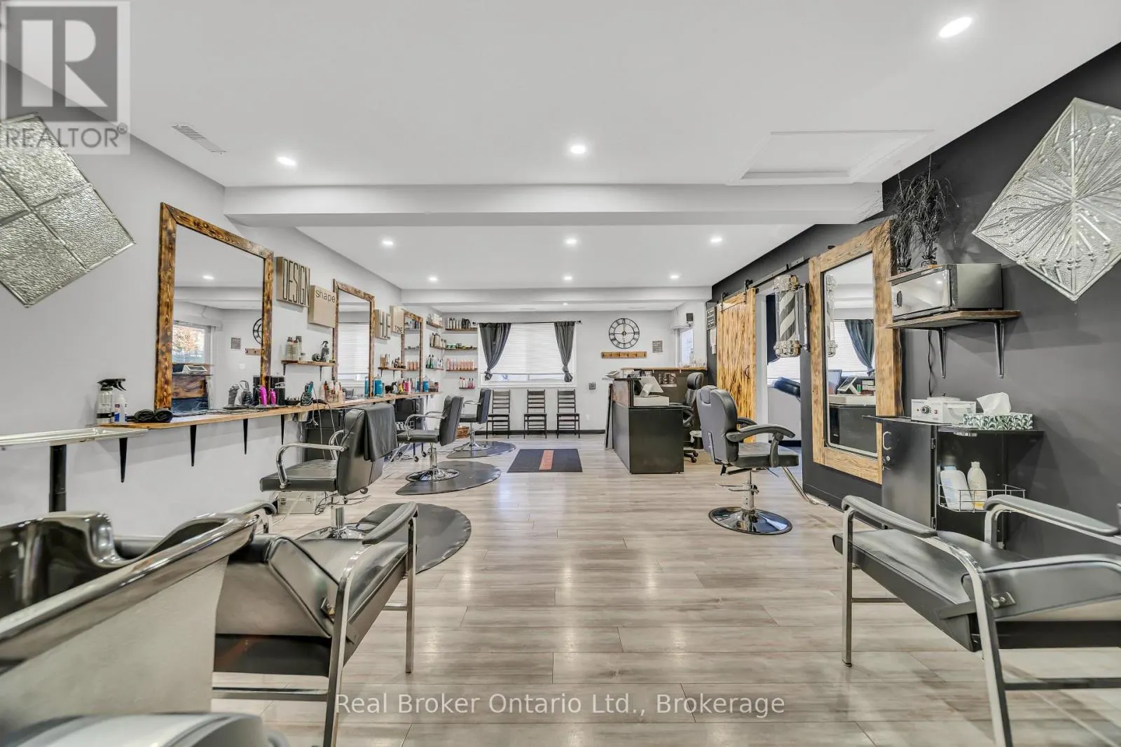 1302 SWAN STREET