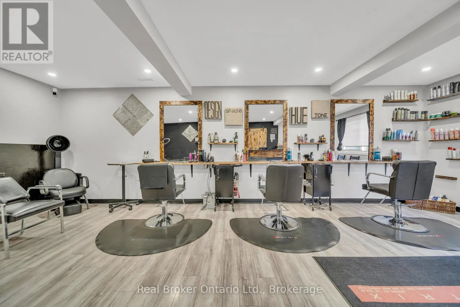 1302 SWAN STREET