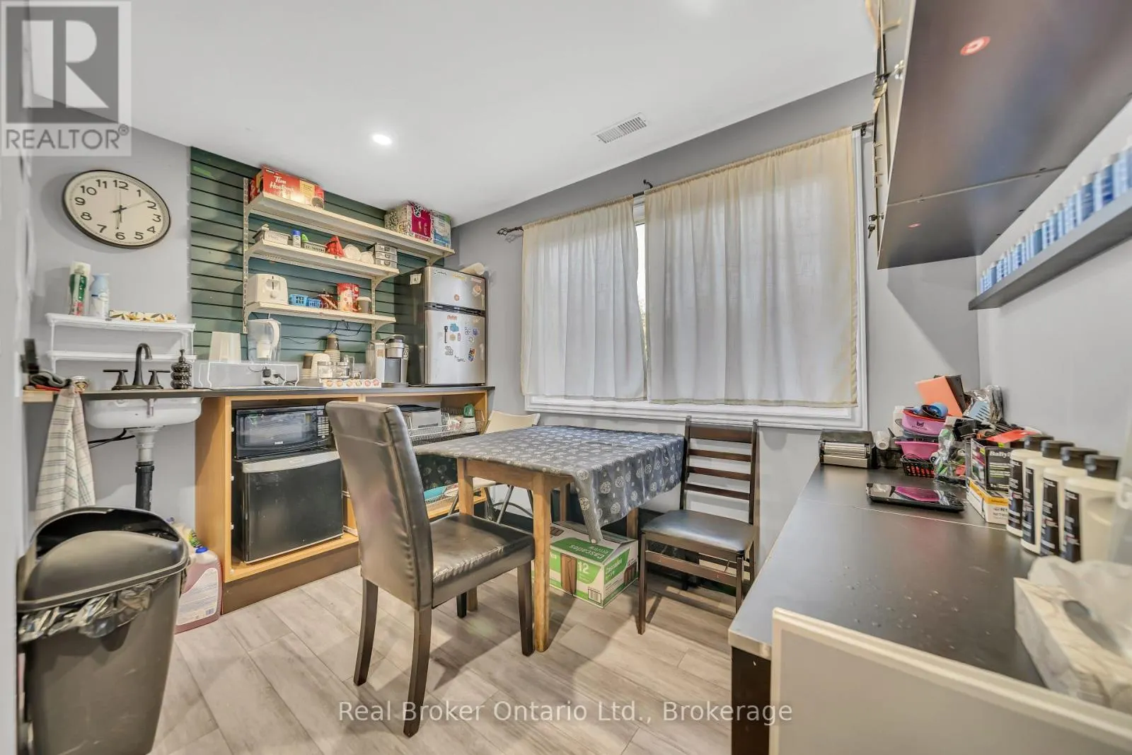 1302 SWAN STREET