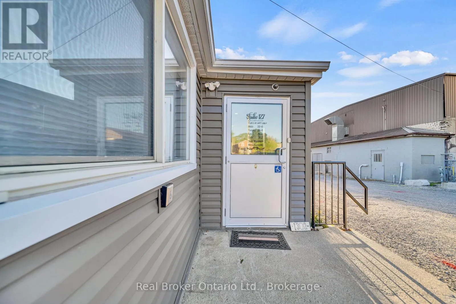 1302 SWAN STREET