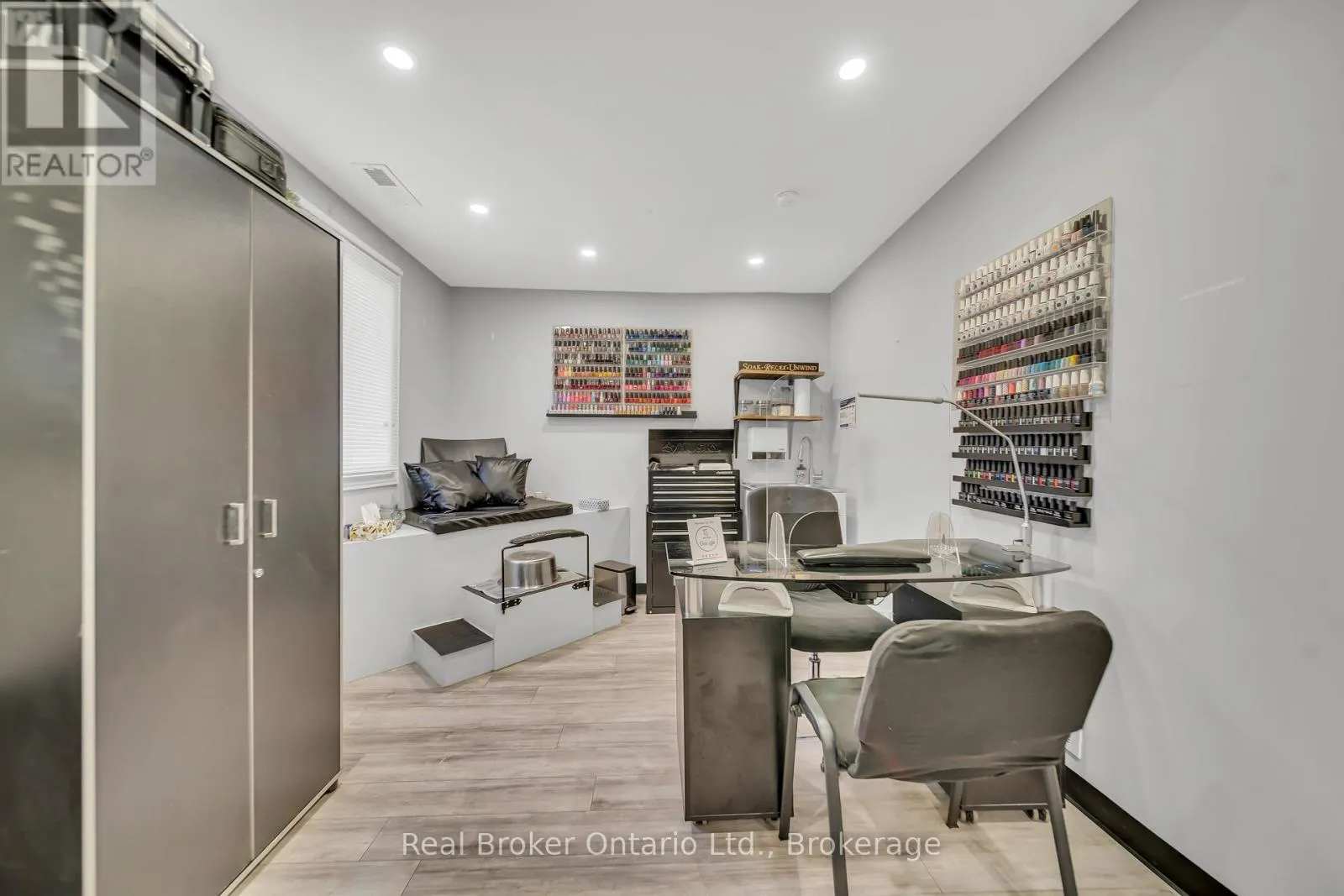 1302 SWAN STREET