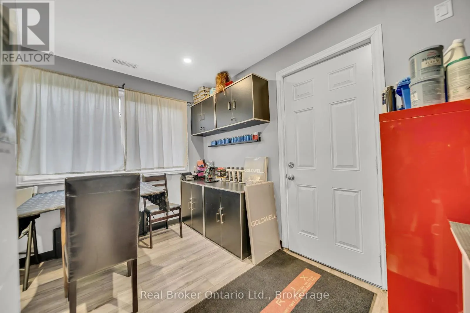 1302 SWAN STREET