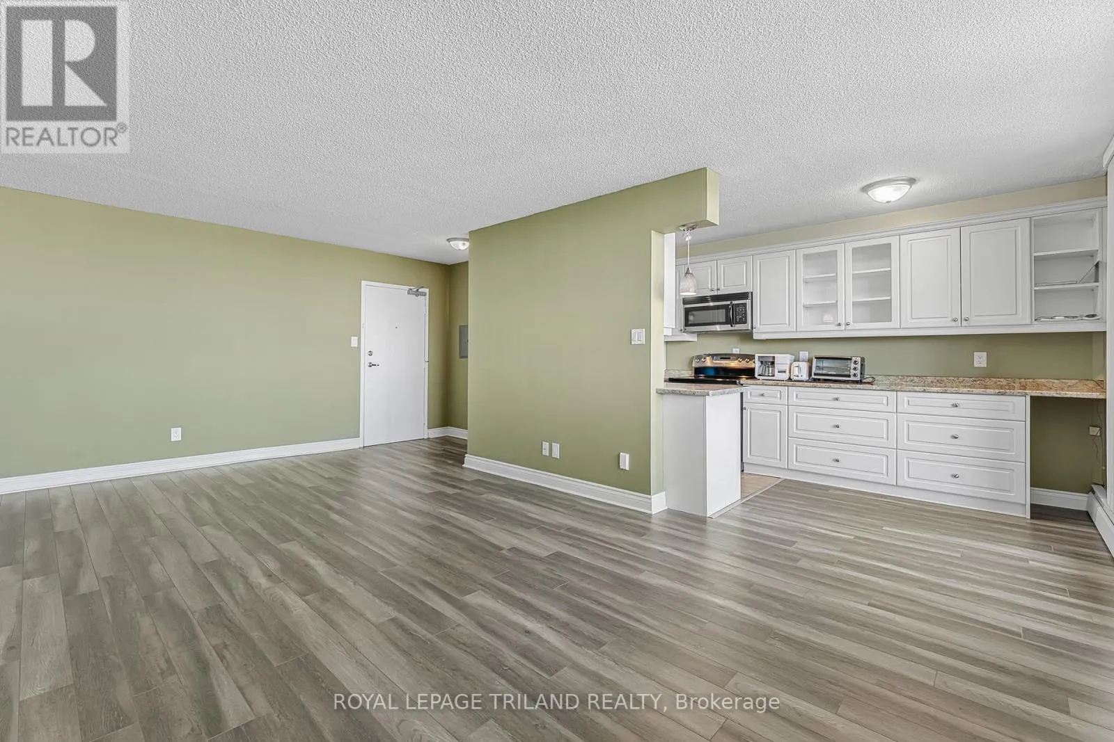 803 - 6400 HUGGINS STREET, #803