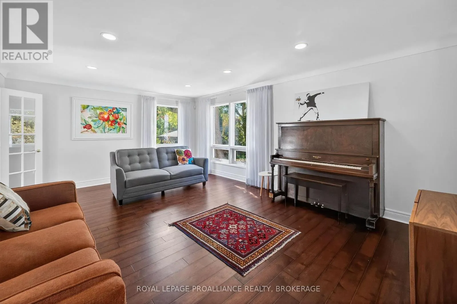 202 ALWINGTON PLACE