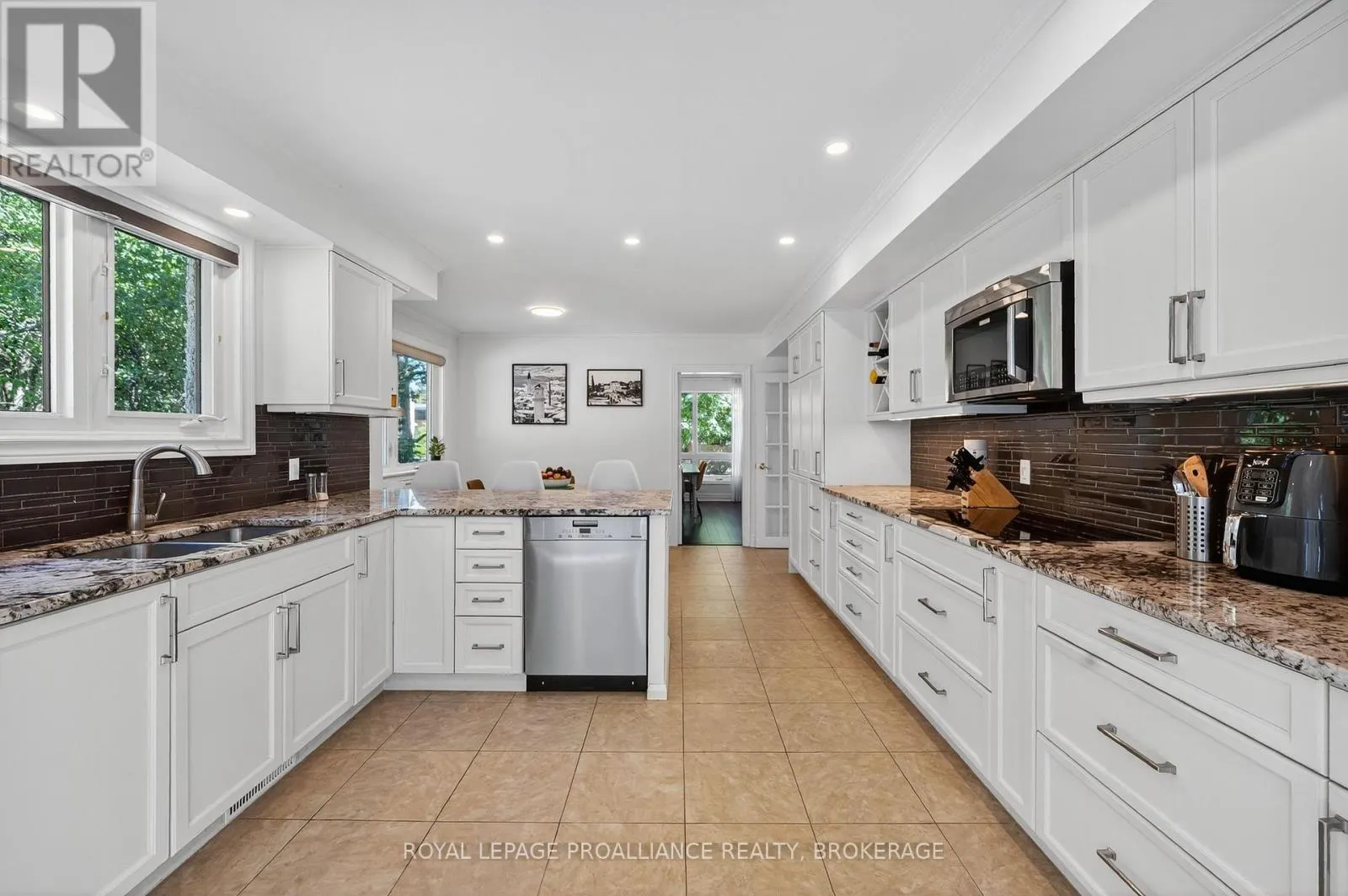 202 ALWINGTON PLACE