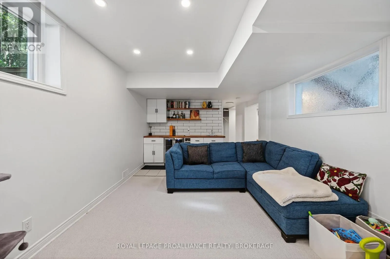 202 ALWINGTON PLACE