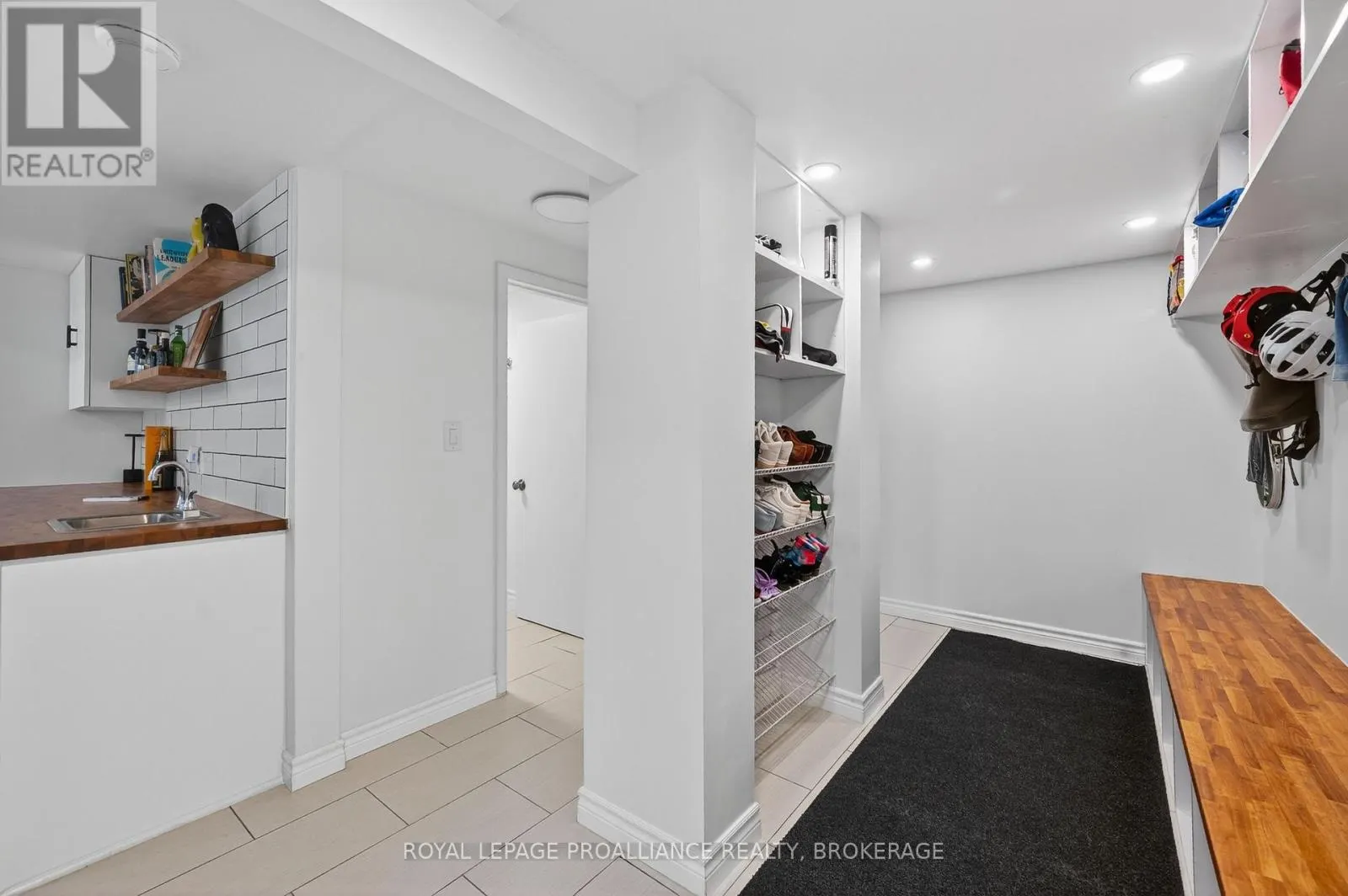 202 ALWINGTON PLACE
