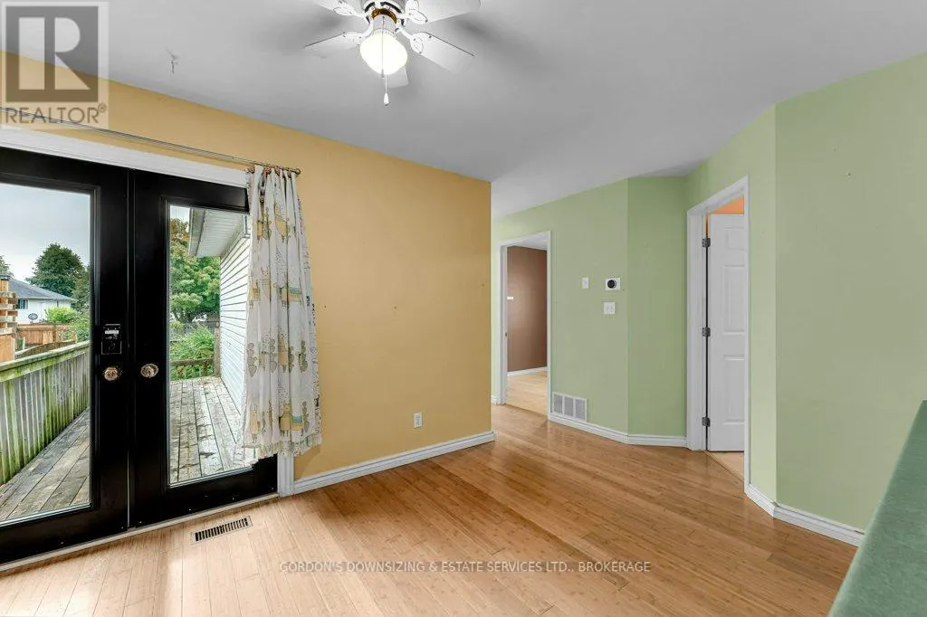 464 FREEMAN CRESCENT