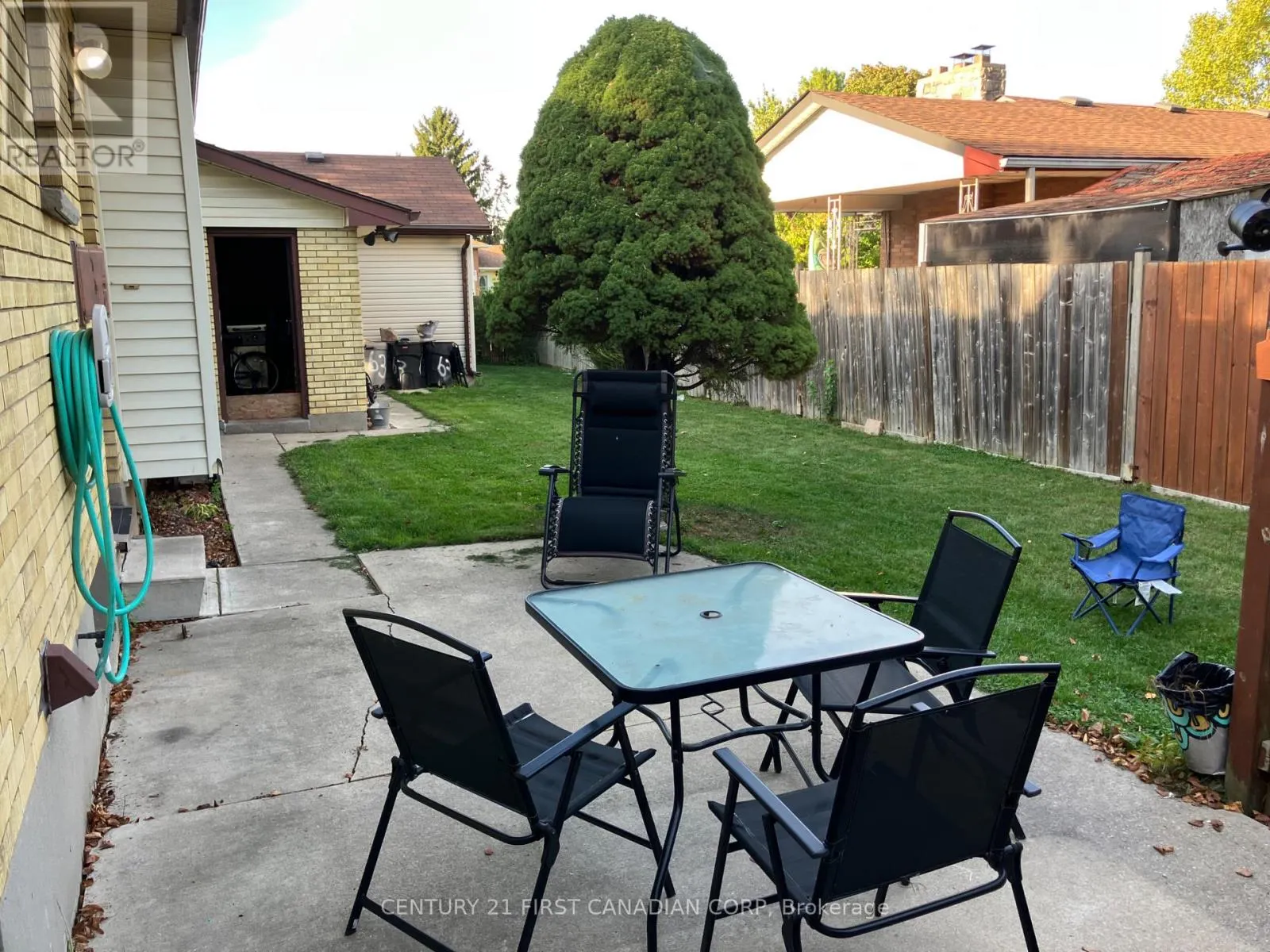 63 HAWKESBURY AVENUE