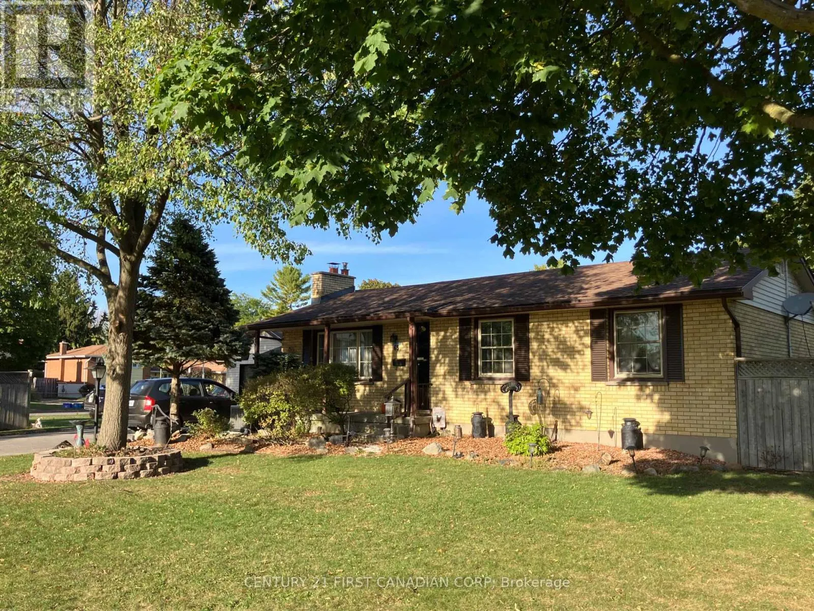 63 HAWKESBURY AVENUE