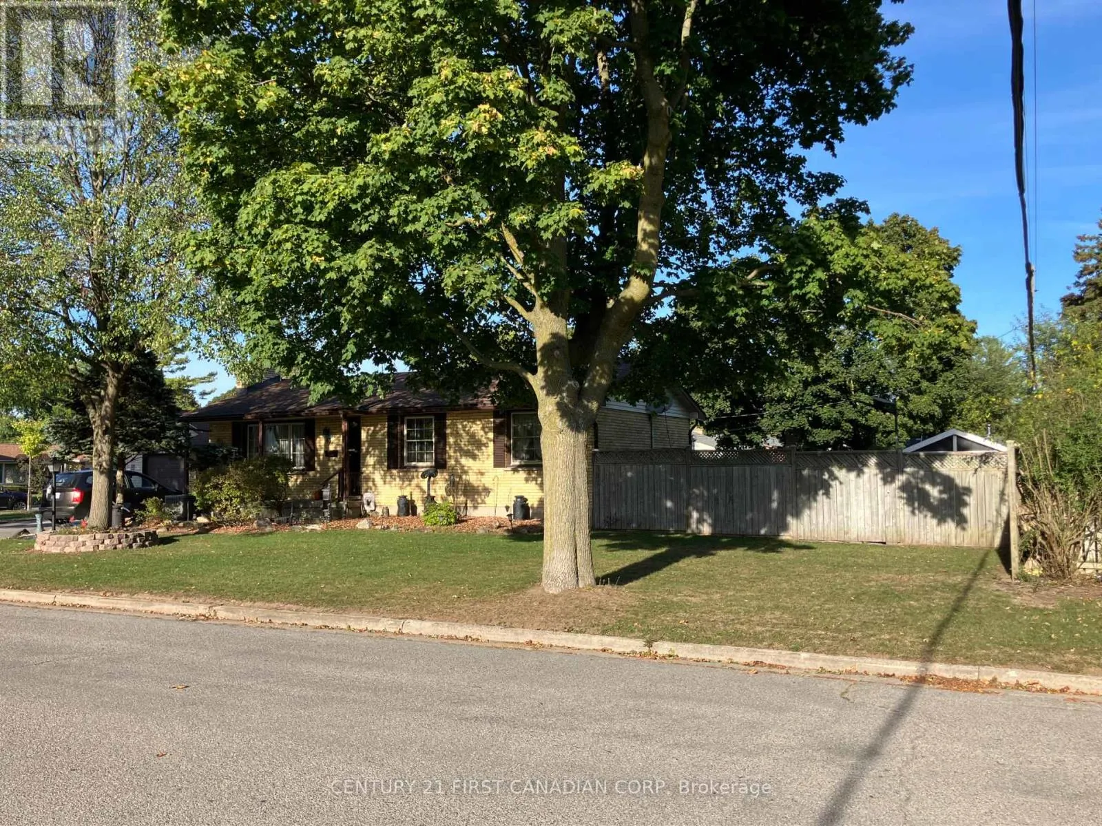 63 HAWKESBURY AVENUE