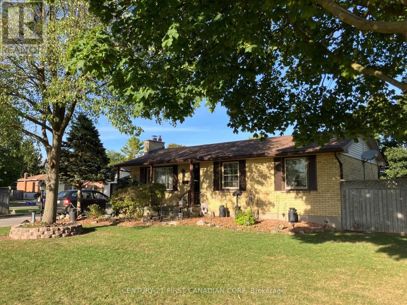 63 HAWKESBURY AVENUE