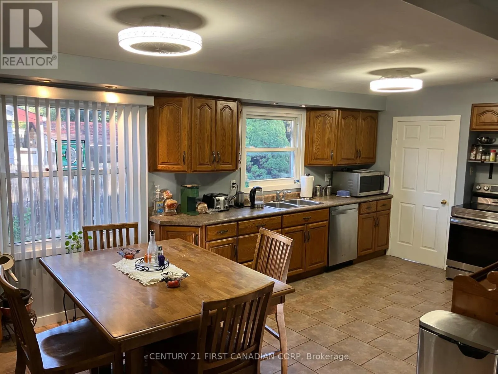63 HAWKESBURY AVENUE