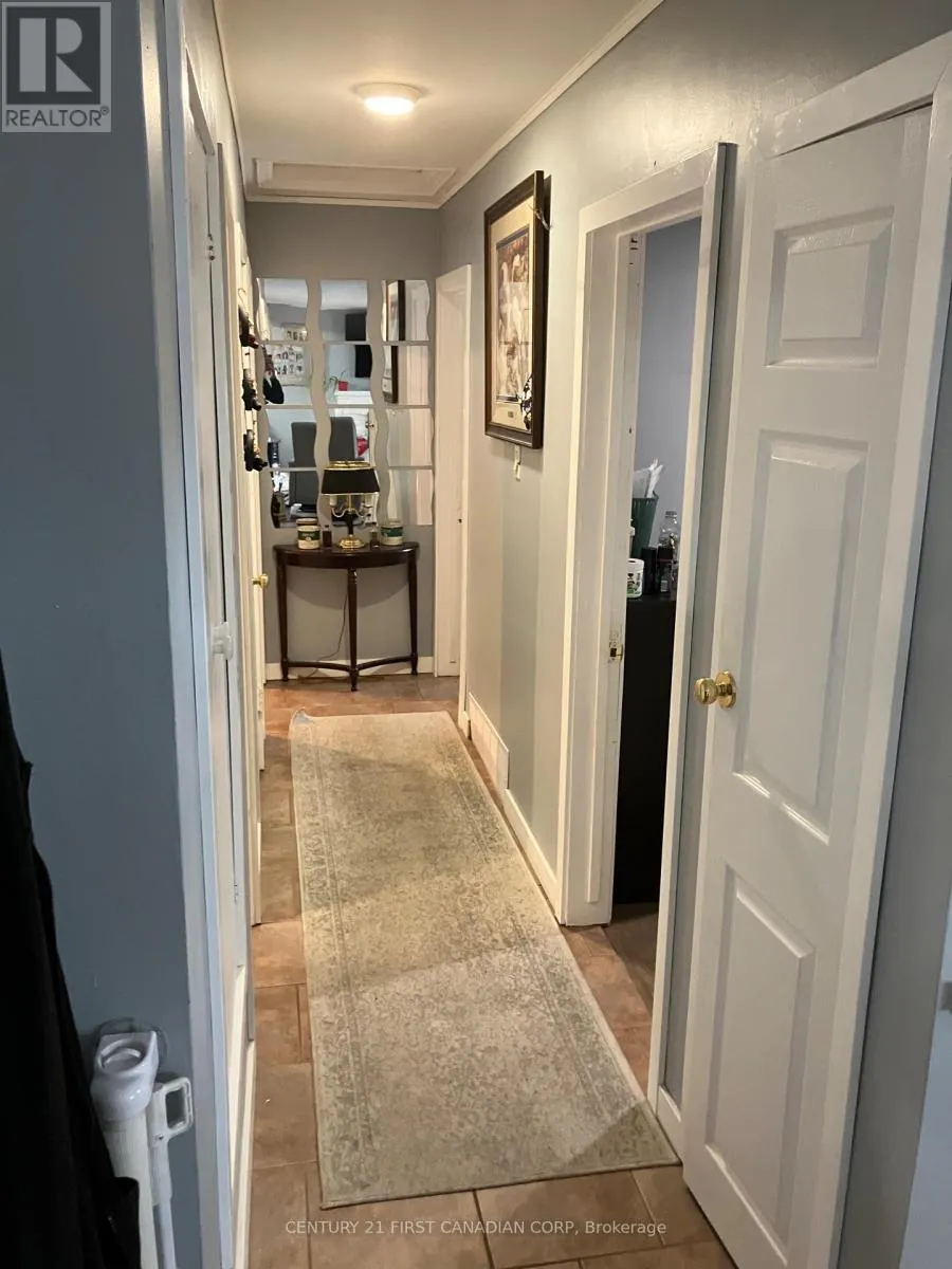 63 HAWKESBURY AVENUE