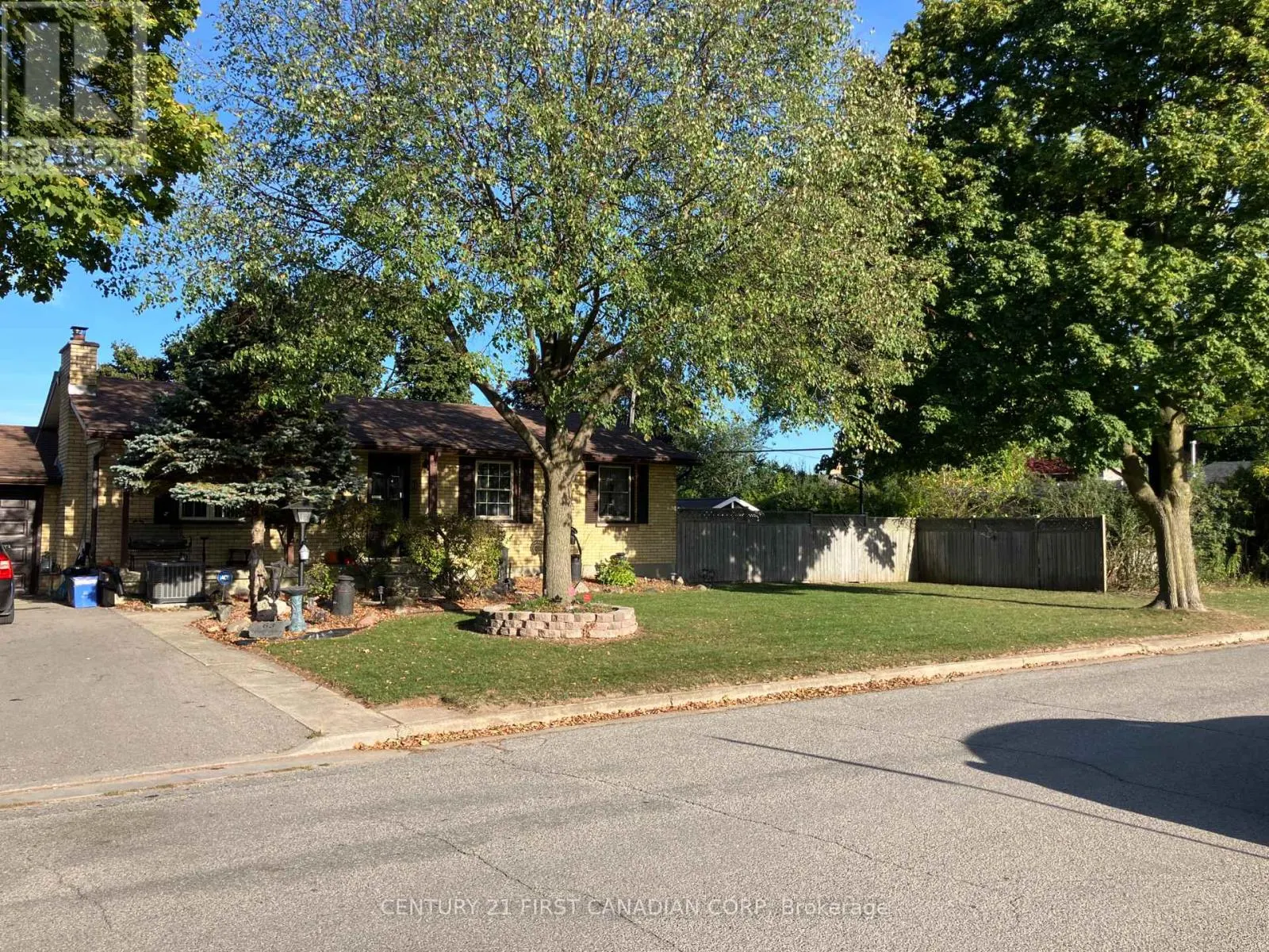 63 HAWKESBURY AVENUE