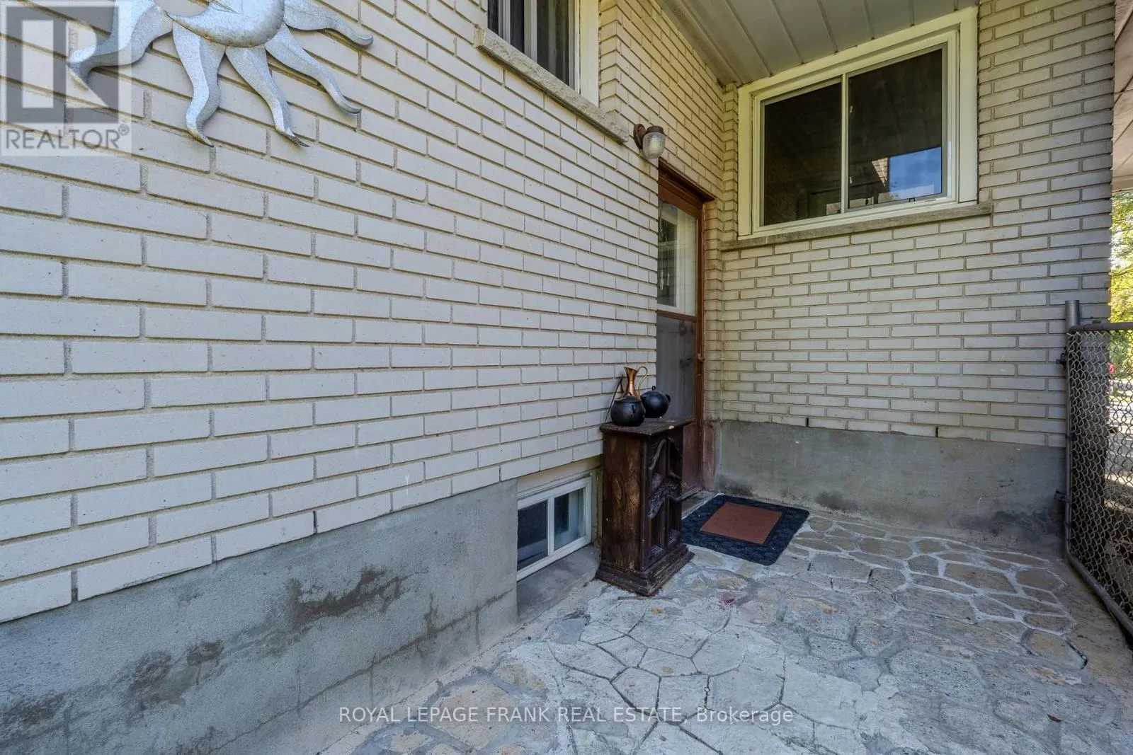 32 MELBOURNE STREET E