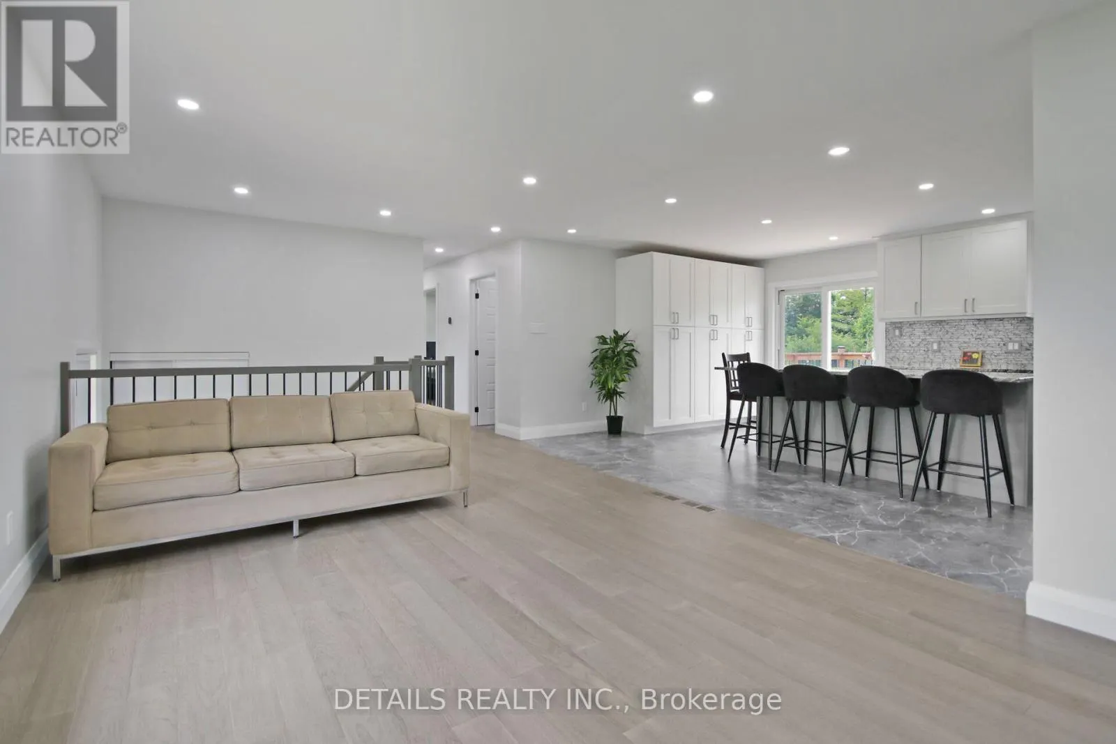 2708 BEKKERS COURT
