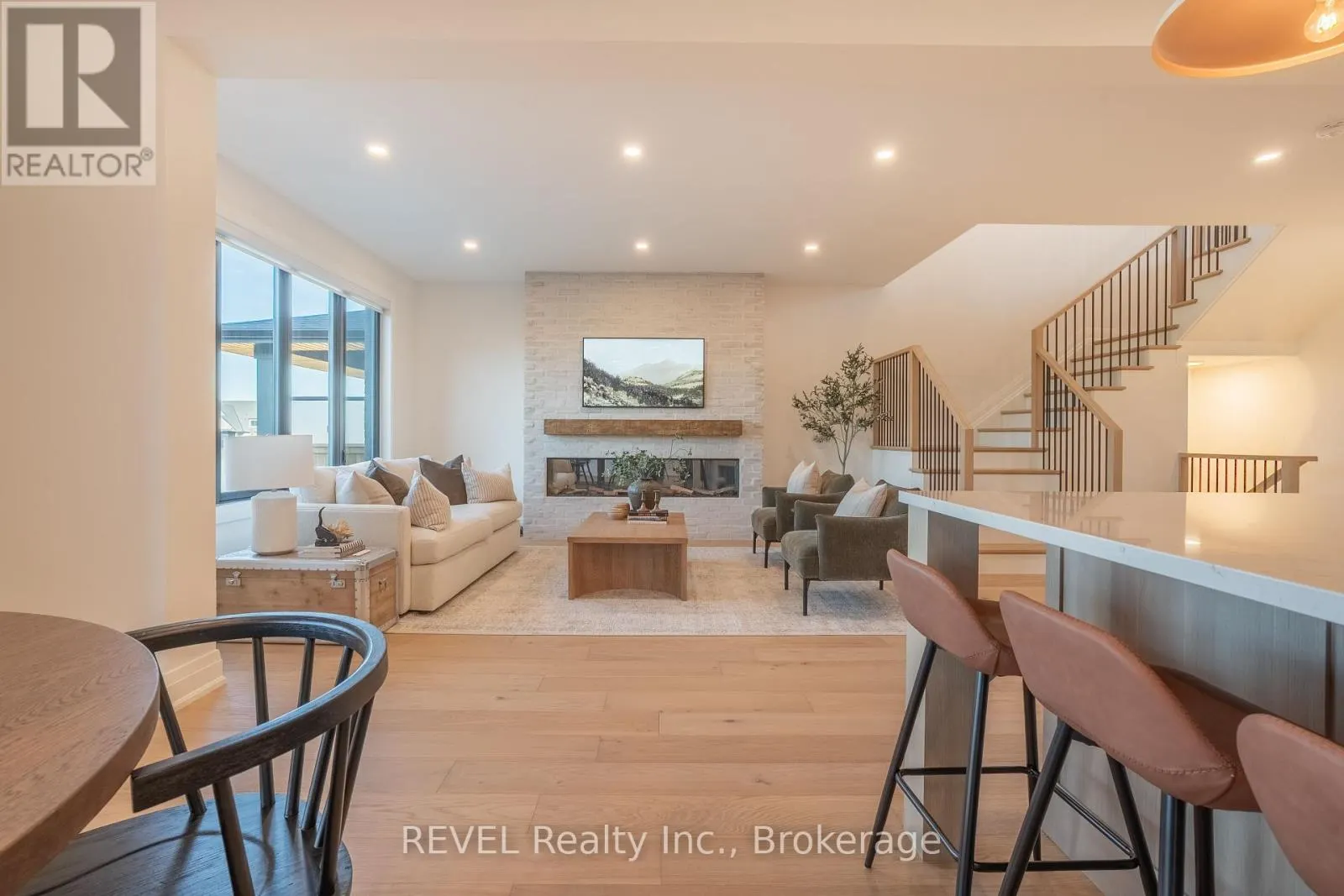 21 ARSENAULT CRESCENT