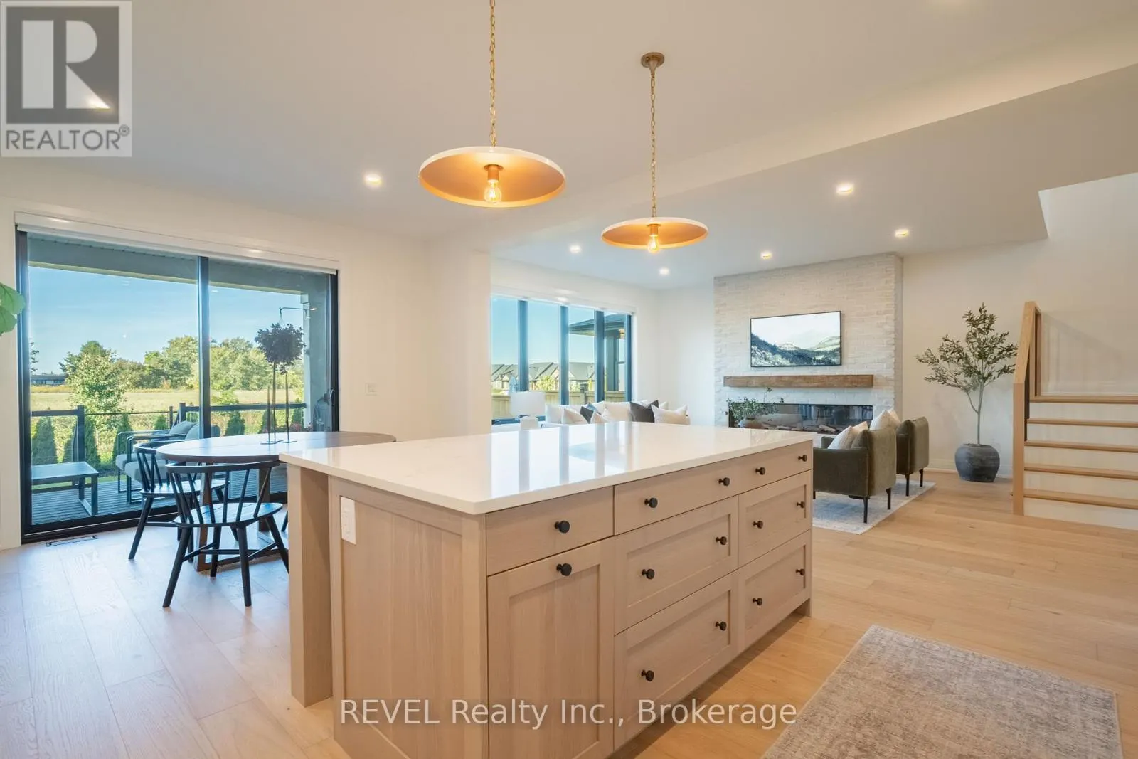 21 ARSENAULT CRESCENT