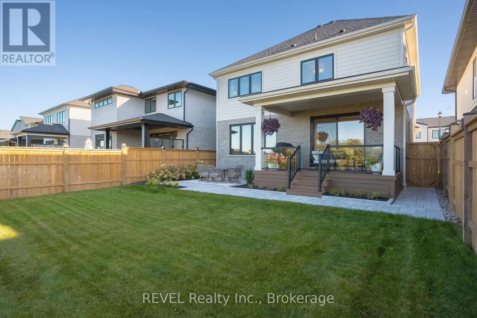 21 ARSENAULT CRESCENT