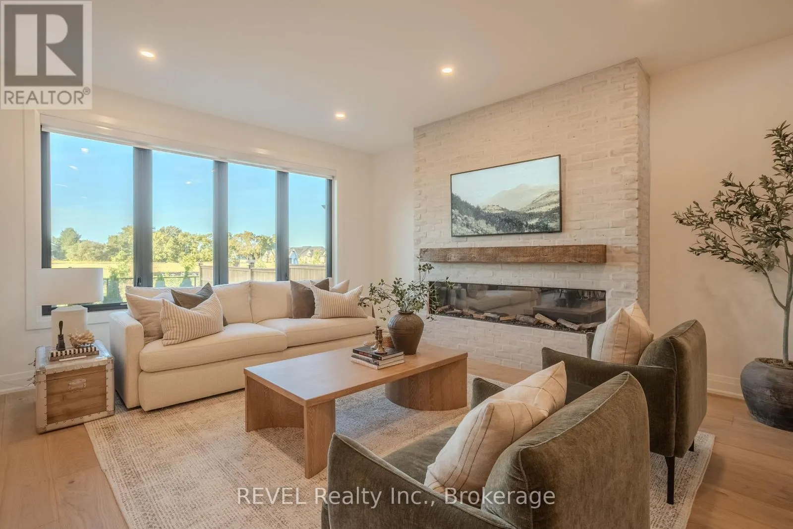 21 ARSENAULT CRESCENT