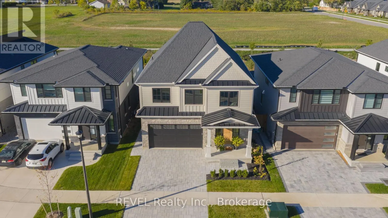 21 ARSENAULT CRESCENT