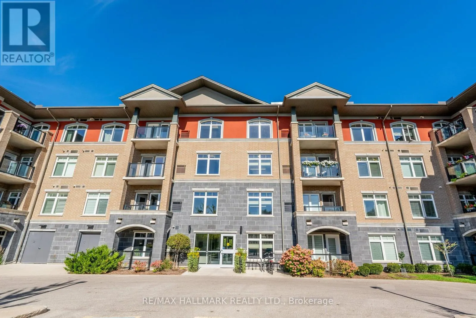 302 - 106 BARD BOULEVARD