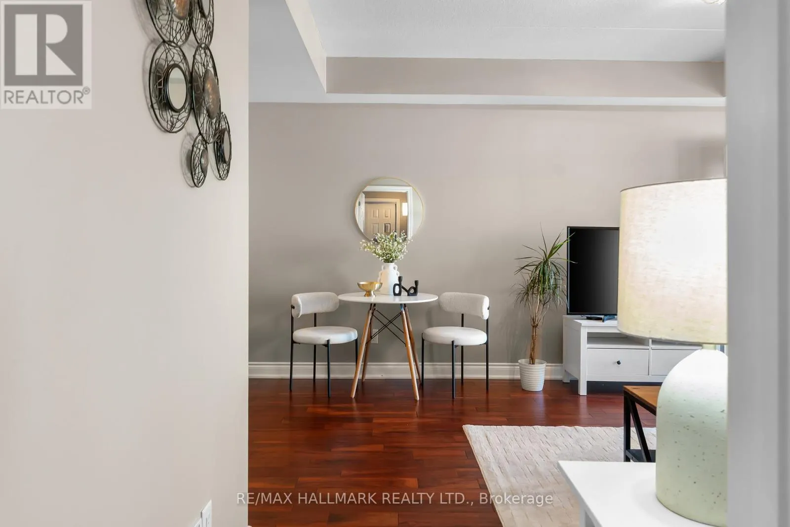 302 - 106 BARD BOULEVARD