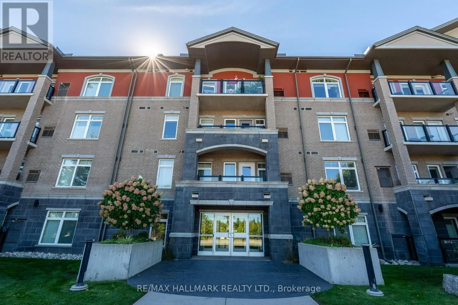 302 - 106 BARD BOULEVARD