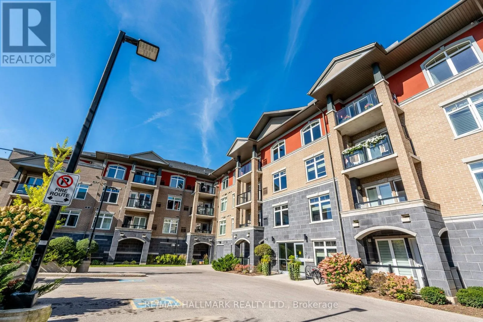 302 - 106 BARD BOULEVARD