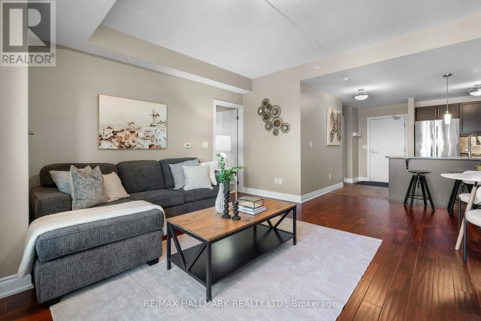 302 - 106 BARD BOULEVARD