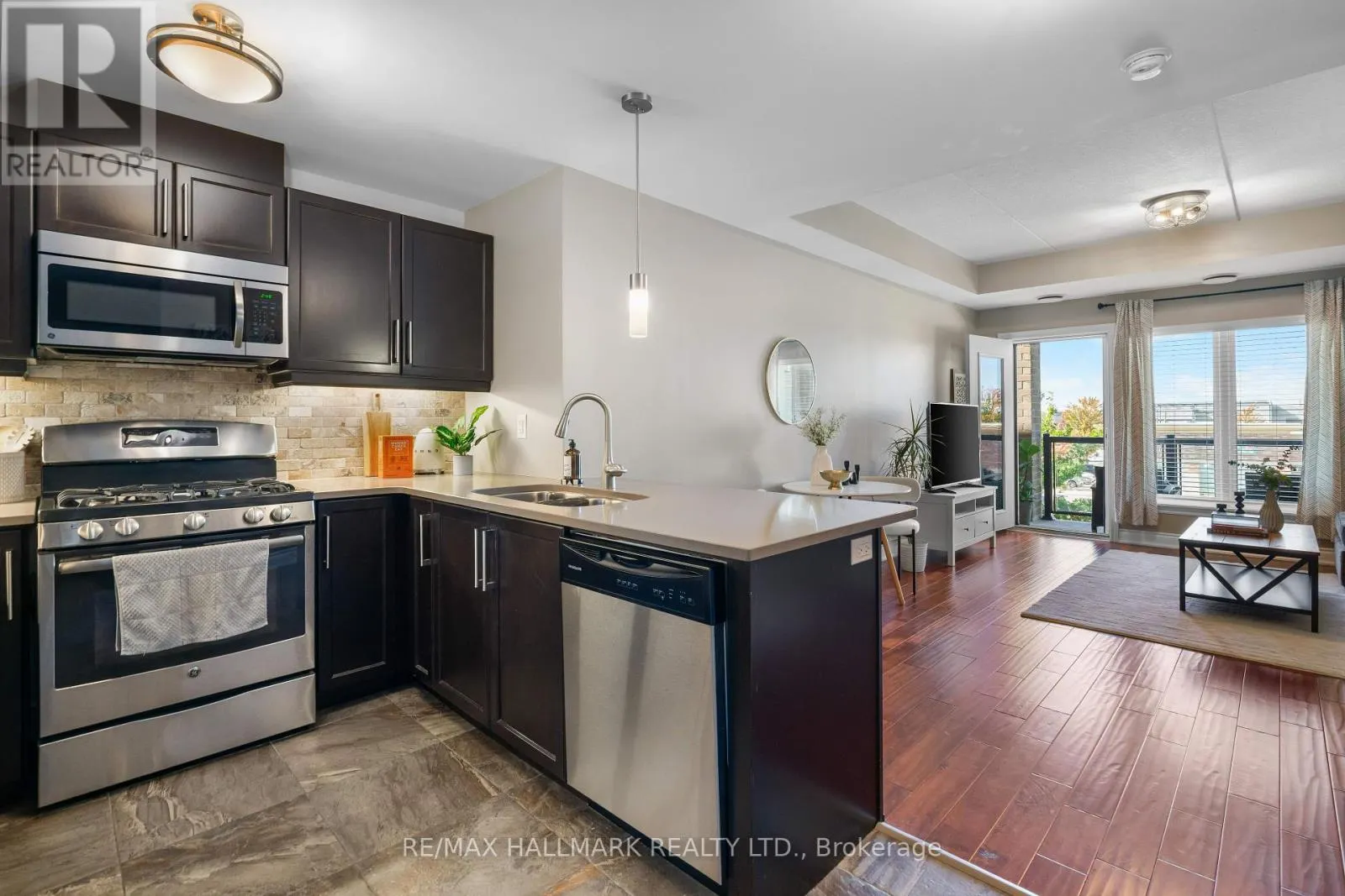 302 - 106 BARD BOULEVARD